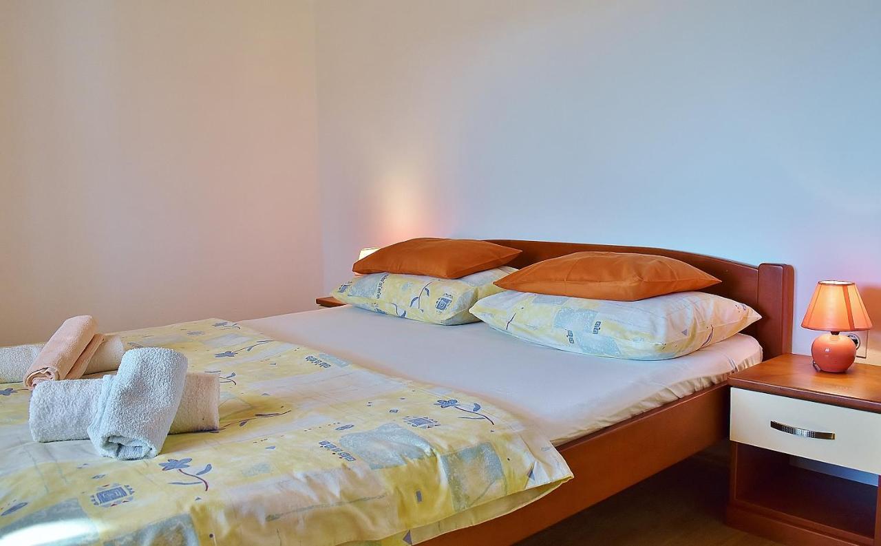 Feniks Apartmani ロパール エクステリア 写真