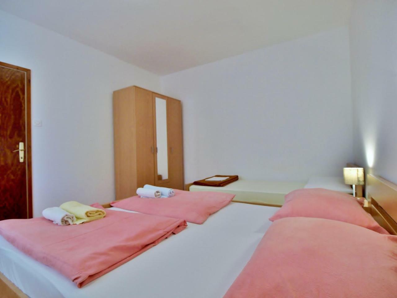 Feniks Apartmani ロパール エクステリア 写真