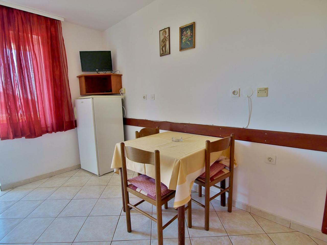 Feniks Apartmani ロパール エクステリア 写真